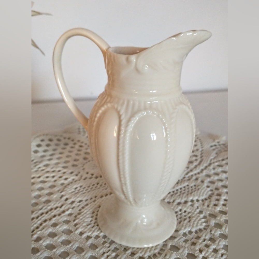 I. Godinger & Co. Porcelain Creamer - Grecian Urn Pattern - Picture 5 of 8
